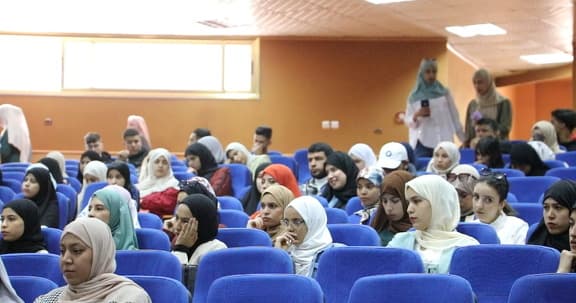 الأسبوع التحسيسي للتعريف بالبرامج التكوينية حول آليات البحث عن العمل لفائدة طلبة الأطوار النهائية للماستر والليسانس على مستوى كليات الجامعة