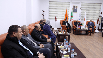 حفل تكريم وتسليم الجوائز والمبالغ المالية للفائزين في المسابقة الوطنية الأولى لإنشاء توزيعة لينيكس جزائرية بجامعة سعيدة